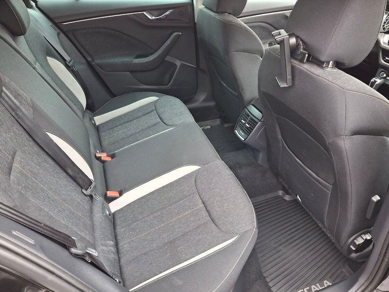 Škoda Scala (2023) Style DSG 1,5TSi 110kW - fotka 14 z 33