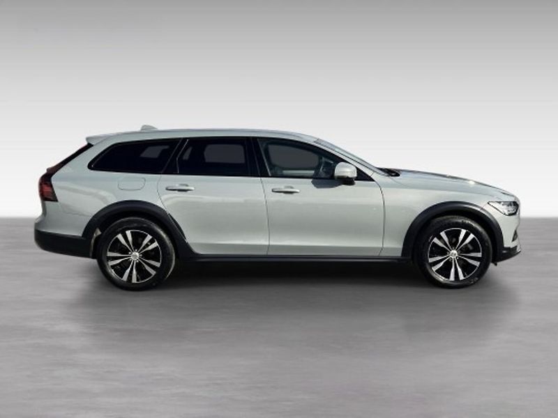 Volvo V90 CC B4 AWD Core NezTop Tažné - fotka 4 z 20