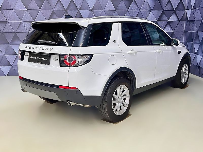 Land Rover Discovery TD4 180k 4WD, KAMERA, NAVI, 7S - fotka 7 z 24