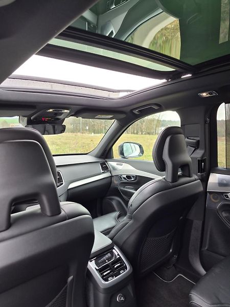 Volvo XC90 (2019) 2.0 /288kW - fotka 12 z 37