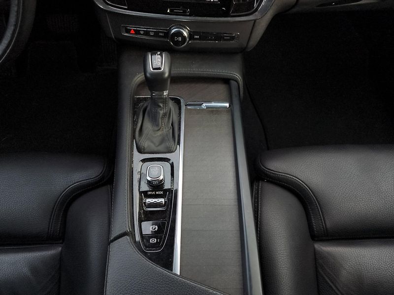 Volvo V90 (2019) CROSS COUNTRY D4 4x4 2.0 140kW - fotka 22 z 28
