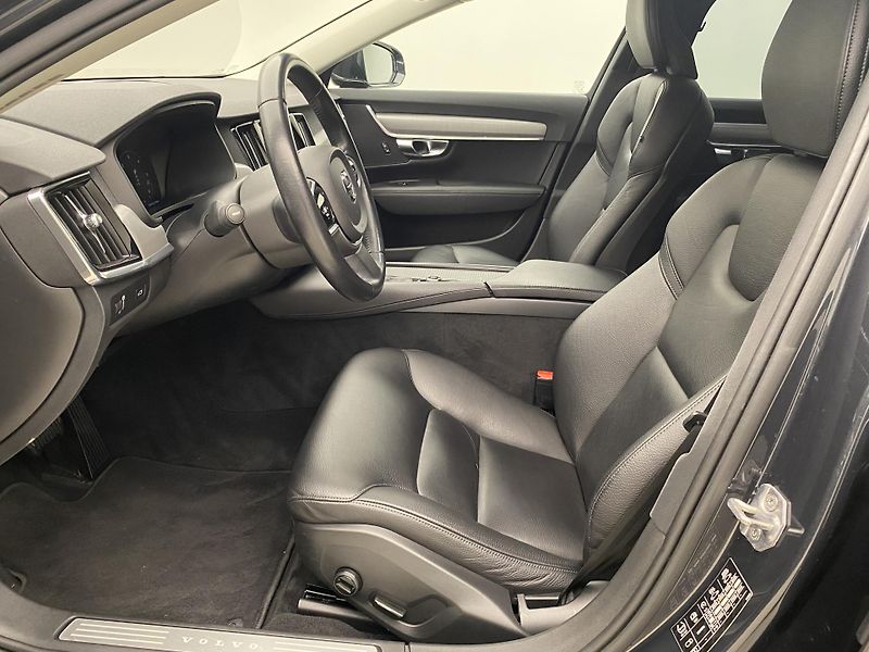 Volvo V90 D4 MOMENTUM AUT  - fotka 3 z 39