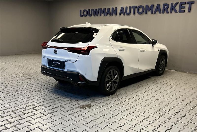 Lexus UX 300h 300H 2,0 HEV F SPORT DESIGN - fotka 2 z 18