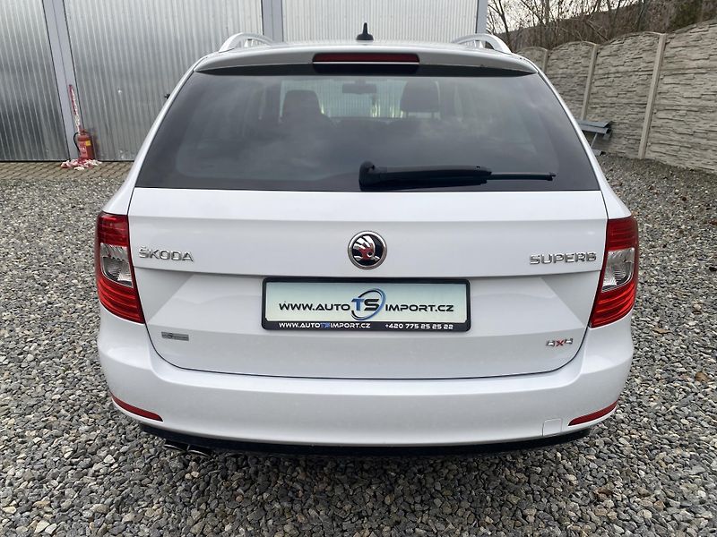 Škoda Superb 2.0TDi 4x4 170PS DSG L+K COMBI - fotka 12 z 158