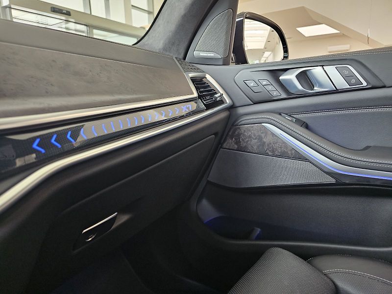 BMW X7 xDrive40d - fotka 28 z 36