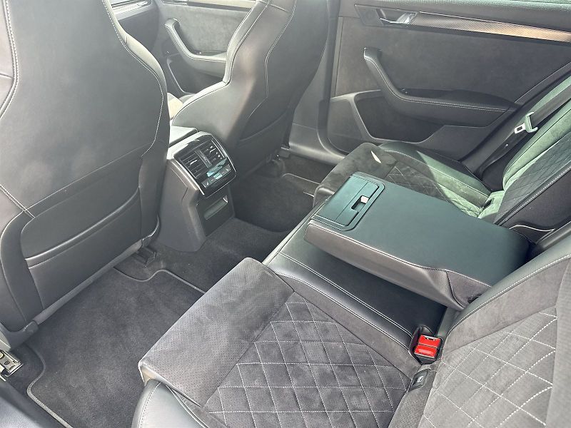 Škoda Superb (2020) 2.0 TSI 4x4 DSG SportLine - fotka 9 z 36
