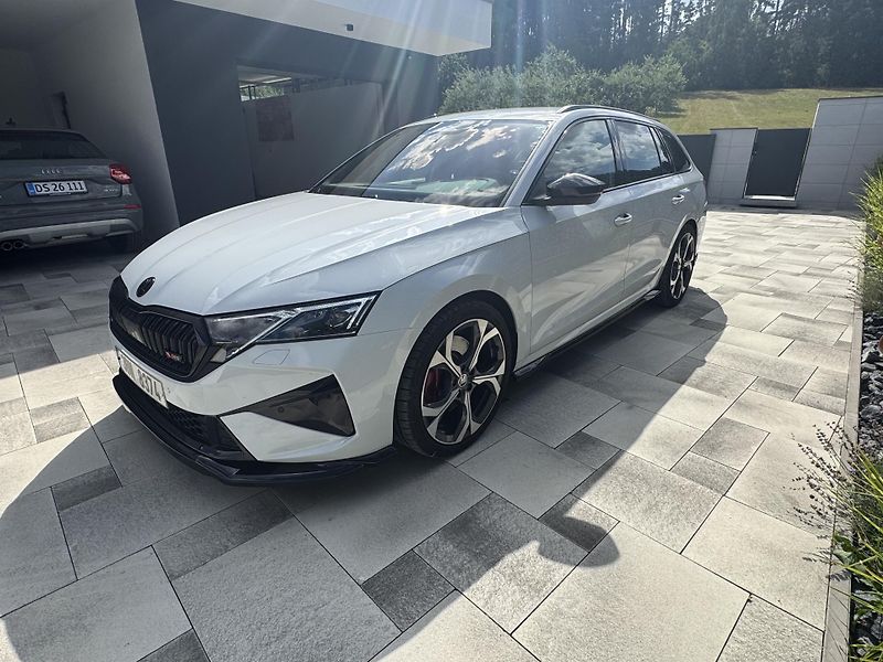 Škoda Octavia (2025) RS combi - fotka 2 z 10