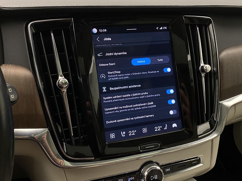 Volvo V90 B4 AWD BRIGHT PLUS AUT CZ - fotka 46 z 60