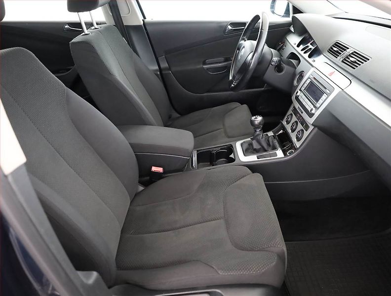 Volkswagen Passat (2009) 2.0 TDI, po STK, jezdí skvěle - fotka 7 z 13