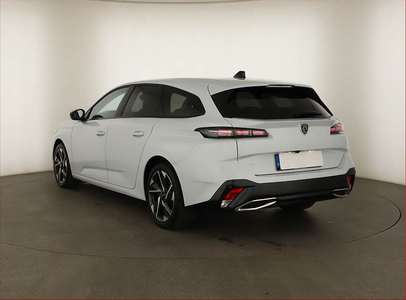 Peugeot 308 (2024) Allure 1.2 PureTech - fotka 4 z 18