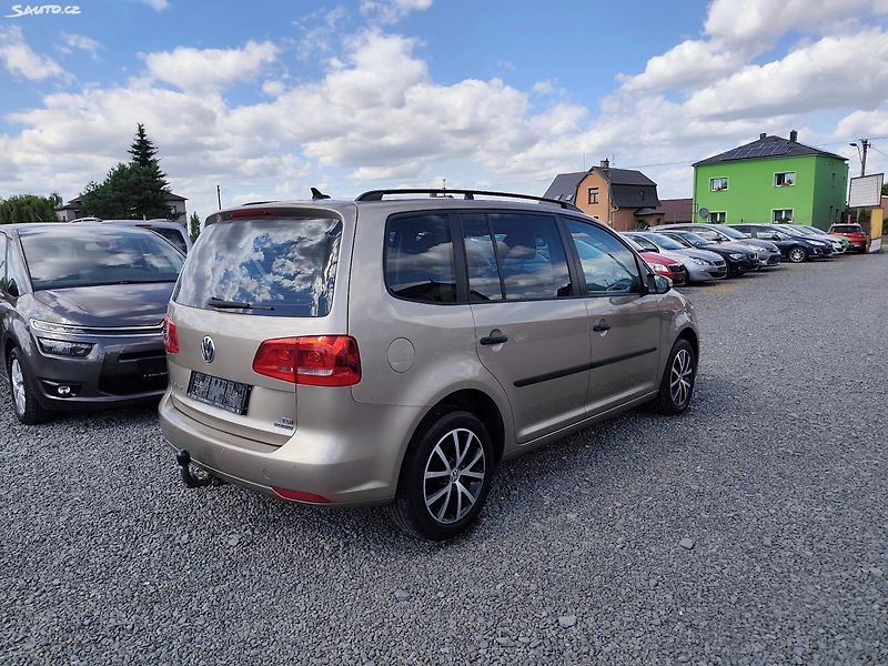 Volkswagen Touran (2014) - fotka 6 z 42