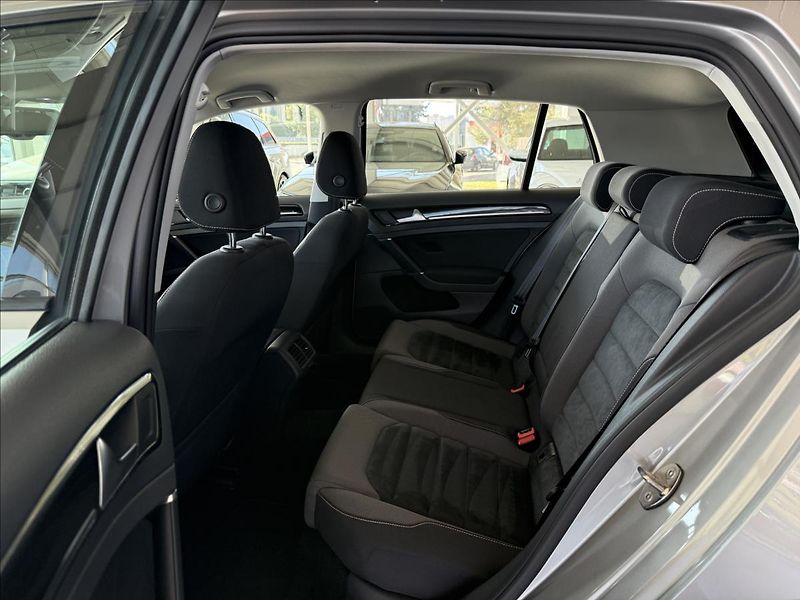 Volkswagen Golf 1,4   TSI 92kW,HIGHLINE,SERVIS - fotka 21 z 24