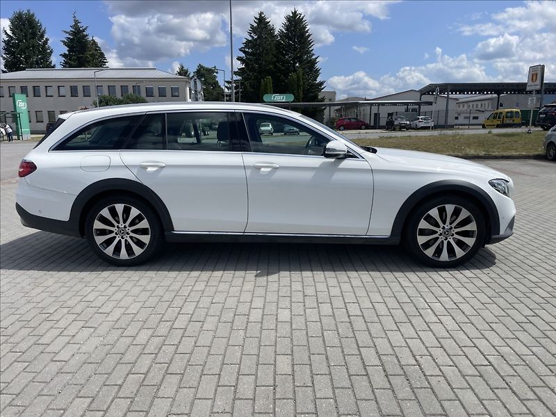 Mercedes-Benz Třídy E 2,0 d 4MATIC All-Terrain LED H - fotka 5 z 38