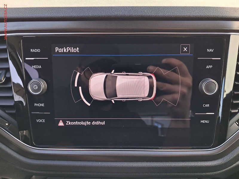 Volkswagen T-Roc (2019) 1.5 TSi, 1.maj,ČR - fotka 17 z 18