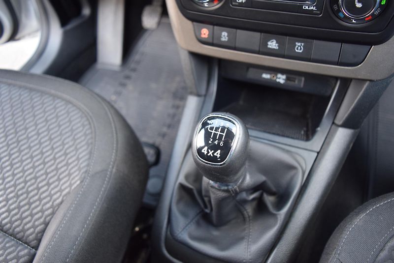 Škoda Yeti (2016) 2.0TDI 110kw 4x4 AMBITIO TAŽNÉ - fotka 37 z 43