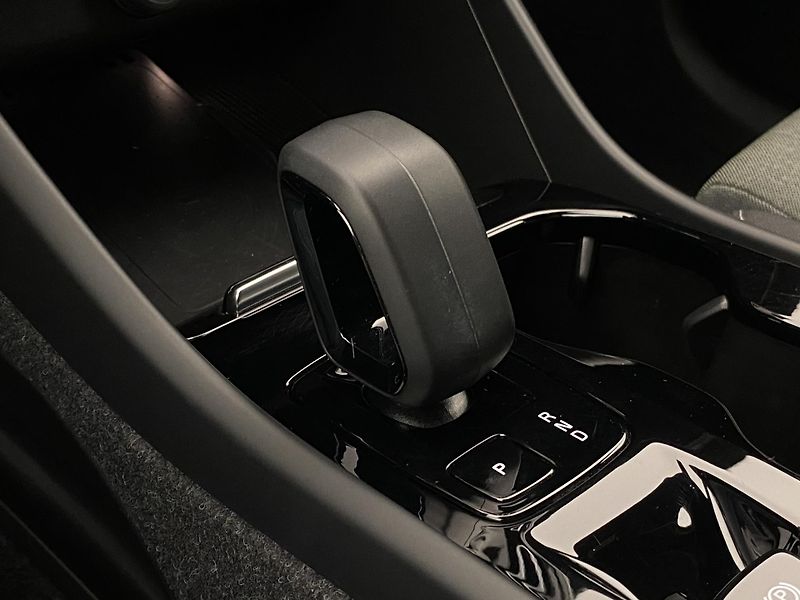 Volvo XC40 B4 BRIGHT PLUS AUT CZ - fotka 28 z 56