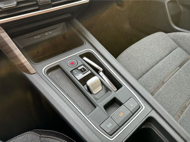 Seat Leon Xcellence 1.5 eTSI 110 kW DSG - fotka 13 z 21