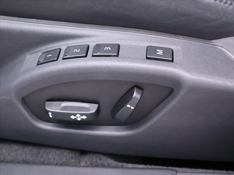 Volvo S80 2,4 D5 158kW DPH Aut. - fotka 16 z 31