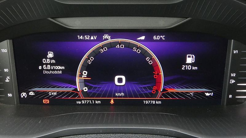 Škoda Karoq 1,5 TSI Sportline - fotka 14 z 23