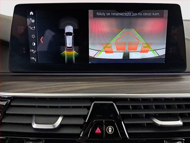 BMW Řada 5 (2018) M Sport 530d xDrive - fotka 18 z 20