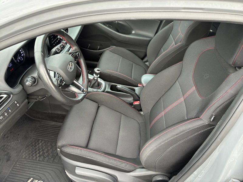 Hyundai i30 (2023) N LINE 1.5T-GDI 118kW CZ DPH - fotka 7 z 11