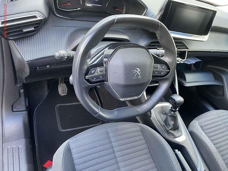 Peugeot 2008 (2022) 1.5 HDi, Style, kamera - fotka 12 z 17