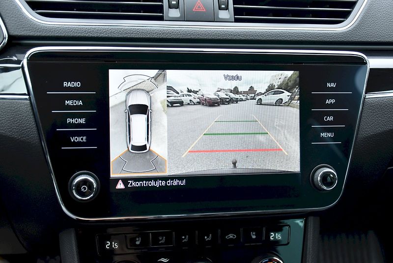 Škoda Superb (2023) L&K 2.0 TDI 110kW DSG - fotka 15 z 35