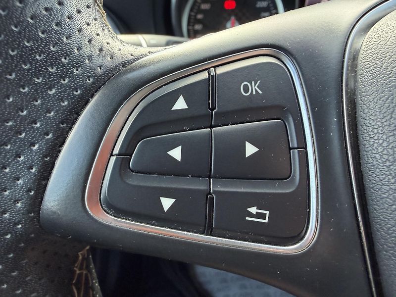 Mercedes-Benz Třídy A 180i LED NAVI KAMERA SERVISKA - fotka 20 z 40
