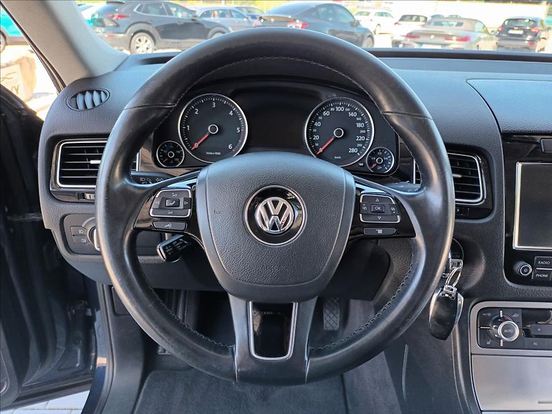 Volkswagen Touareg 3,0 TDI,176KW,NAVI,KŮŽE,PRUŽIN - fotka 12 z 46