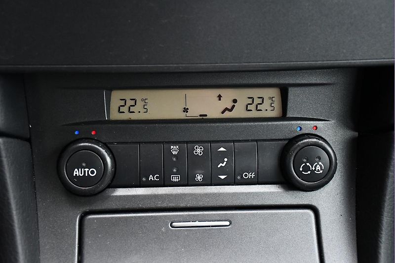 Renault Vel Satis 3.5V6 177kW AUT. A/C NAVI - fotka 25 z 34