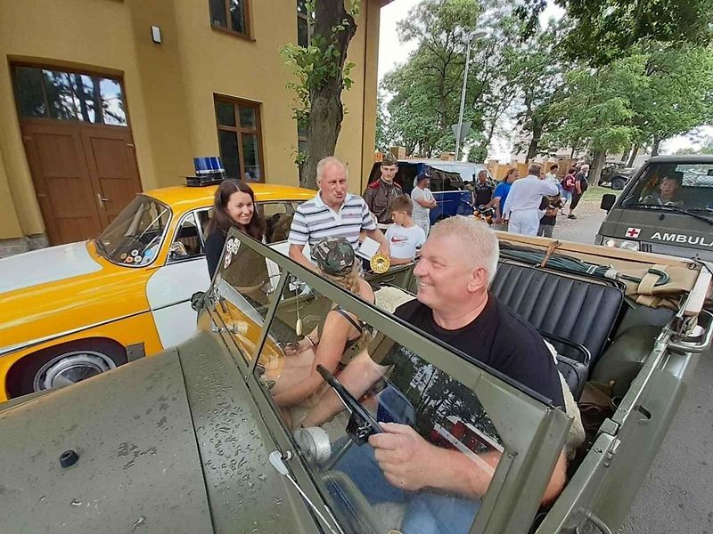 Do Hříškova dorazil na jubilejní veteránský sraz rekordní počet vozidel.