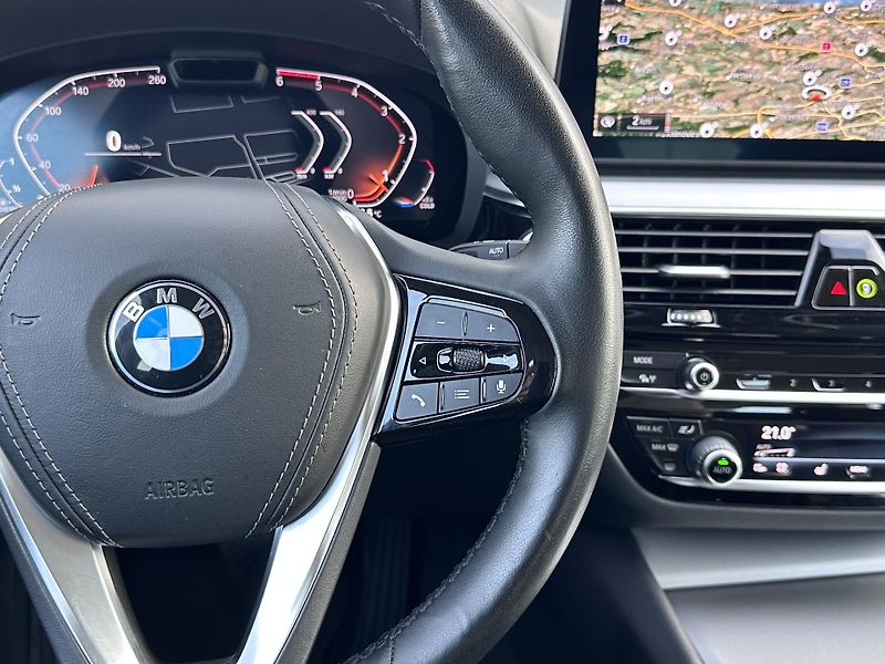 BMW Řada 5 520d Touring, Head-up, Tažné - fotka 11 z 26