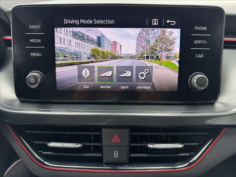 Škoda Scala 1,5 TSI DSG Monte Carlo DPH ČR - fotka 44 z 50