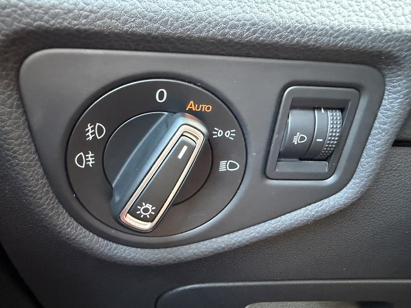 Volkswagen Touran 1.4 TSI PANO ALCANTARA MASÁŽ - fotka 16 z 44
