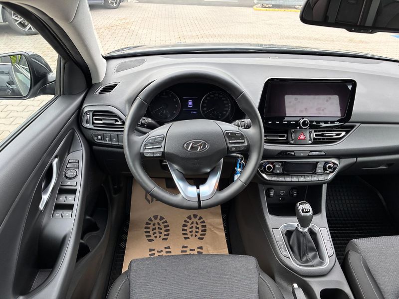 Hyundai i30 1.5T-GDi 118kW REZERVACE - fotka 15 z 34