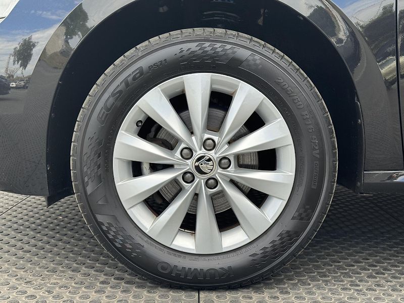 Škoda Kamiq (2021) 1.0TSi DSG Style, Kamera, ACC  - fotka 40 z 43
