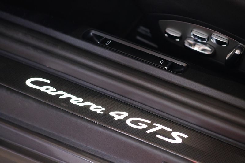 Porsche 911 Carrera 4 GTS Lift 331kWCabrio - fotka 35 z 52