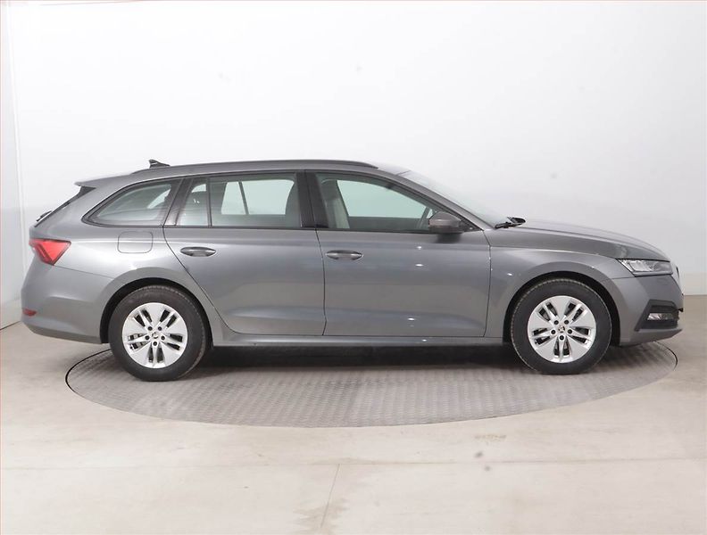 Škoda Octavia (2023) 2.0 TDI, Automat, Serv.kniha - fotka 6 z 16