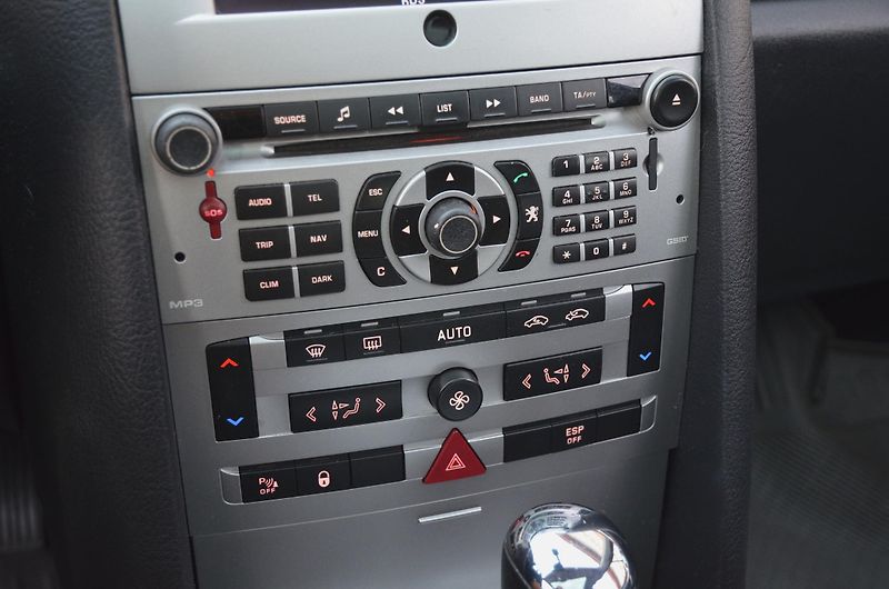 Peugeot 407 (2008) SW 2.0 HDi 100kW AT / PANORAMA - fotka 28 z 31