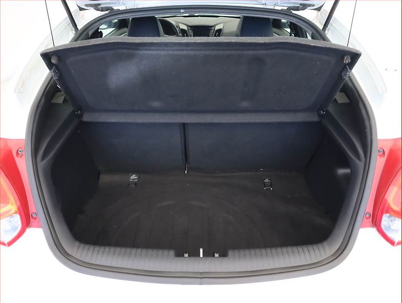 Hyundai Veloster (2013) 1.6 T-GDI, Serv.kniha, Navi - fotka 14 z 19