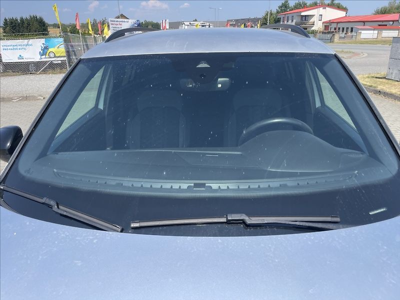 Volkswagen Tiguan 2,0 TDi 110kw DSG R-Line LED R - fotka 32 z 40