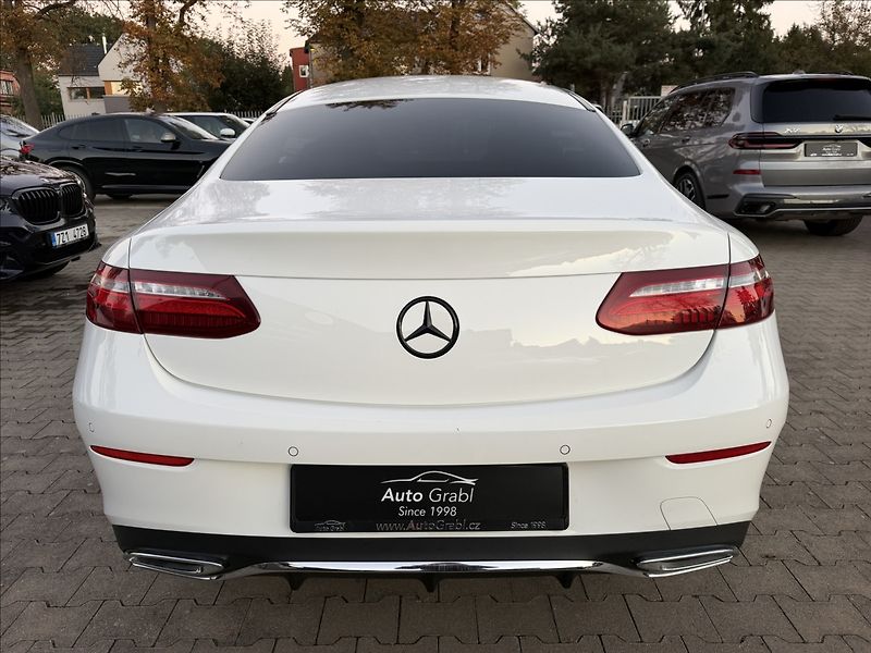 Mercedes-Benz Třídy E 220d AMG 4Matic - fotka 6 z 26