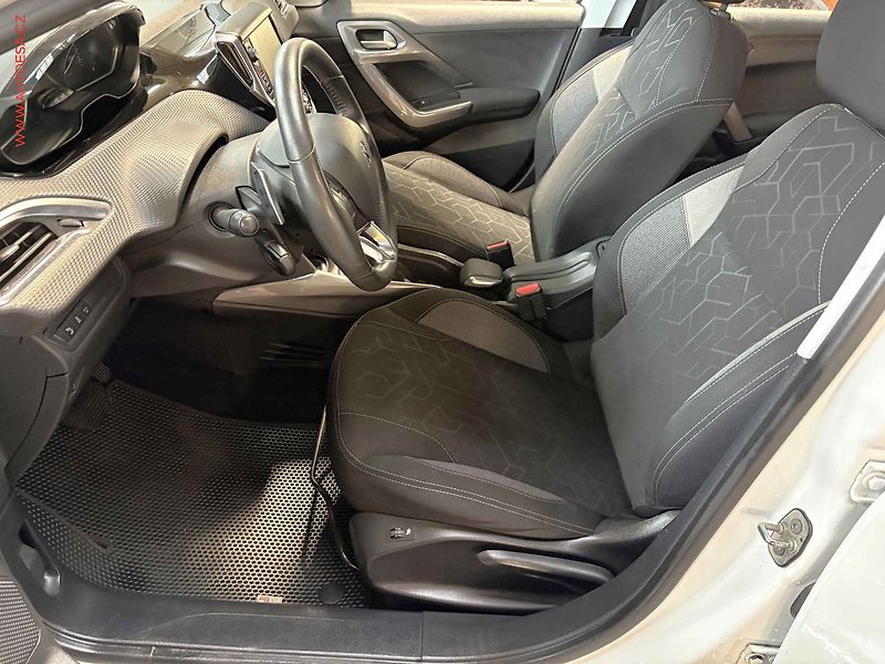 Peugeot 2008 (2016) 1.2 PT, 2.maj,ČR, AT, autoAC - fotka 9 z 14