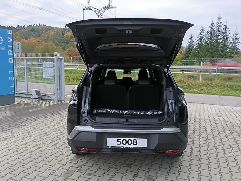 Peugeot 5008 (2026) ALLURE Hybrid 145 e-DCS6 - fotka 8 z 13