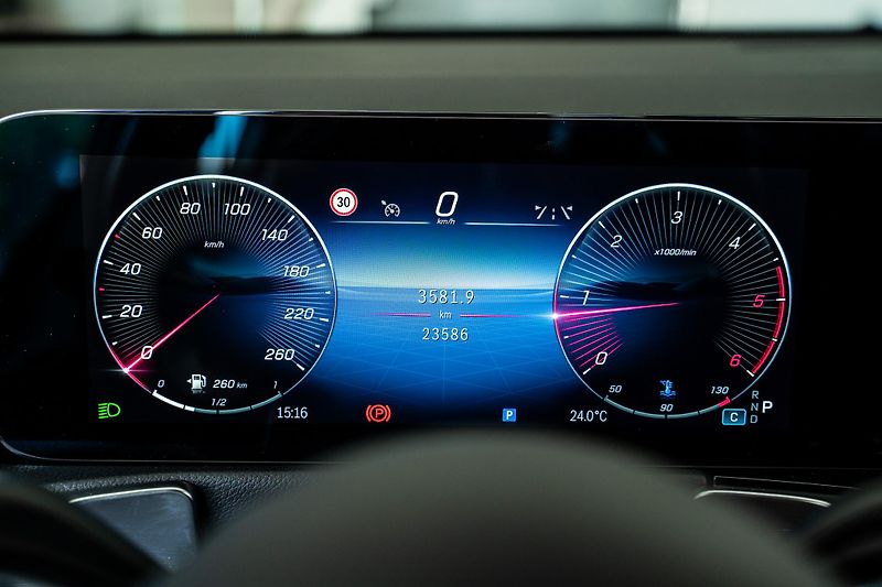 Mercedes-Benz GLB (2025) 200 d 4M/AMG/ESP/MULTIBEAM/TOP - fotka 19 z 19