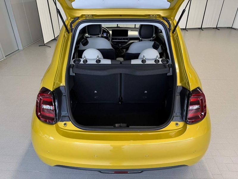 Fiat 500 (2026) La Prima Hybrid 1.0 BSG - fotka 22 z 23