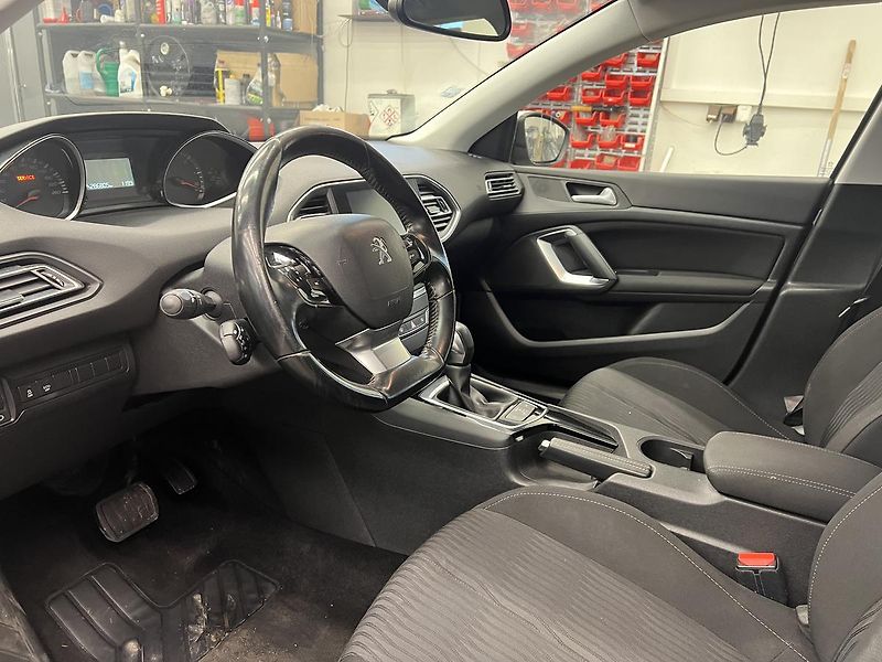 Peugeot 308 SW 1.6 BLUE HDI 88kW - fotka 7 z 18