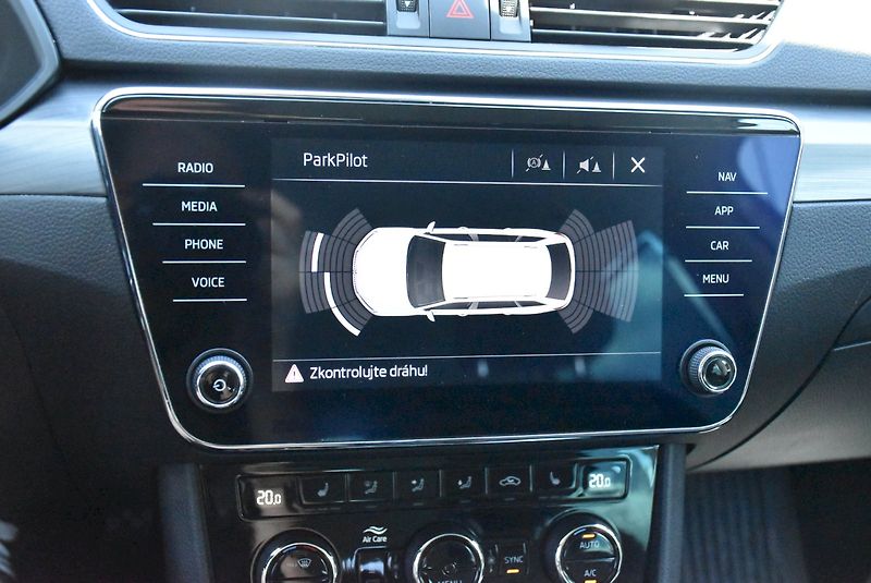 Škoda Superb (2019) Style 2.0 TDI 140kW DSG - fotka 15 z 34