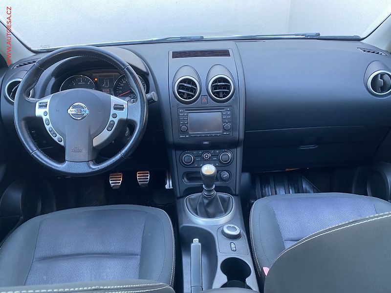 Nissan Qashqai (2012) 1.6dCi 4x4, 2.maj,ČR, AC, TZ - fotka 8 z 19