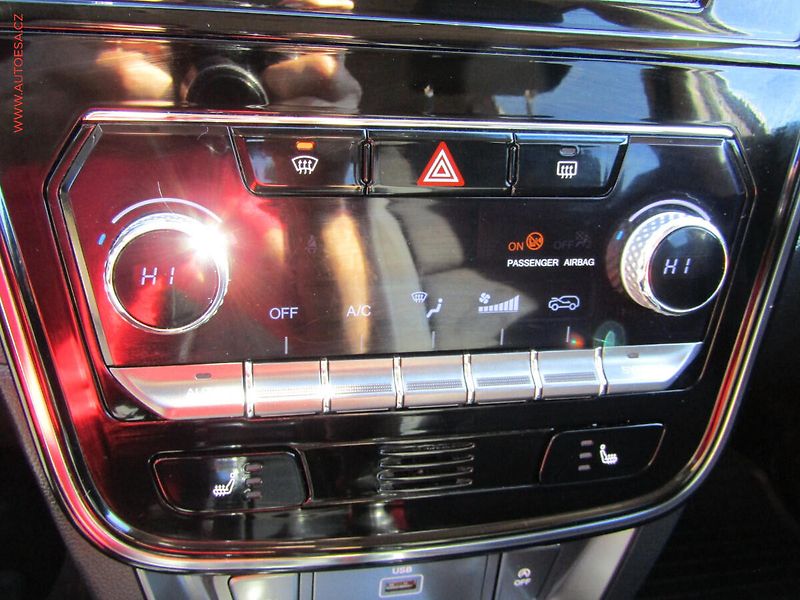 SsangYong Tivoli (2020) 1.5 TGDi, Kamera - fotka 11 z 18